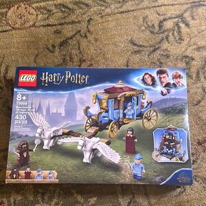 Set 75958 LEGO RETIRED  Harry Potter Beauxbatons' Carriage Set - Blue and White